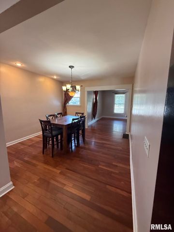 1145 N 5TH Street, Springfield, IL 62702