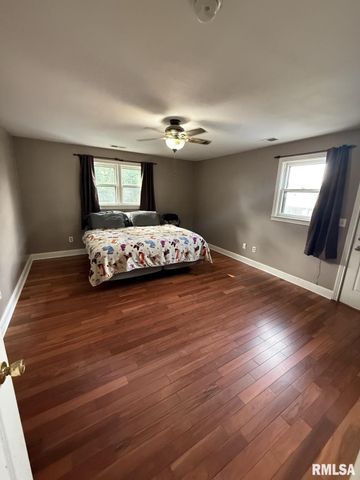 1145 N 5TH Street, Springfield, IL 62702