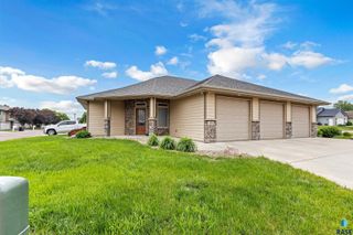 301 S Spring Pl, Brandon, SD 57005