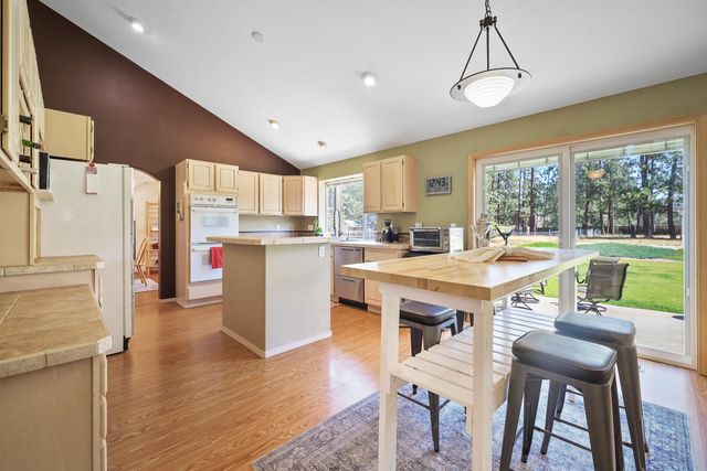 13012 W Greenfield Rd, Nine Mile Falls, WA 99026