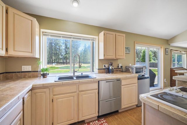 13012 W Greenfield Rd, Nine Mile Falls, WA 99026