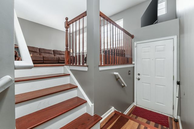1895 Indian Hill Lane, Aurora, IL 60503