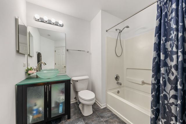 1895 Indian Hill Lane, Aurora, IL 60503