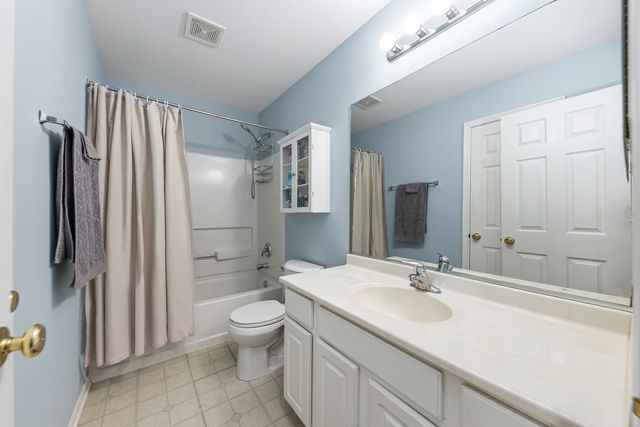 1895 Indian Hill Lane, Aurora, IL 60503