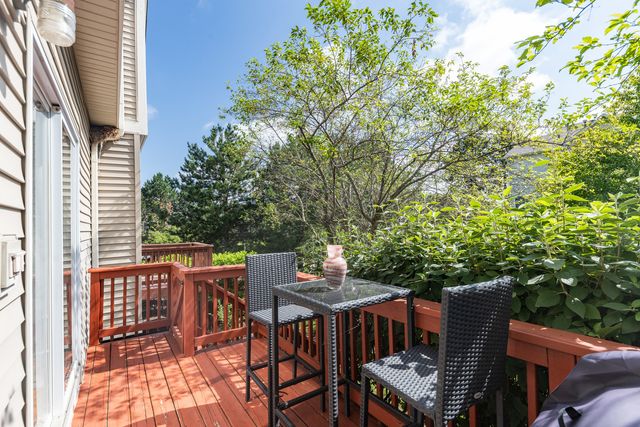 1895 Indian Hill Lane, Aurora, IL 60503