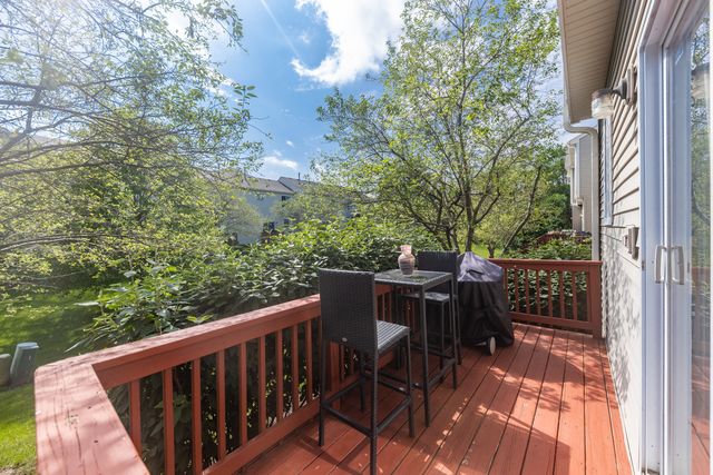 1895 Indian Hill Lane, Aurora, IL 60503