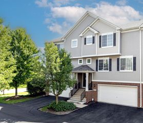 1895 Indian Hill Lane, Aurora, IL 60503