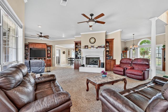 736 W Kiowa Drive, Lake Kiowa, TX 76240