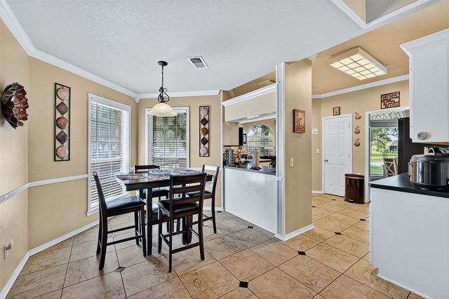 736 W Kiowa Drive, Lake Kiowa, TX 76240