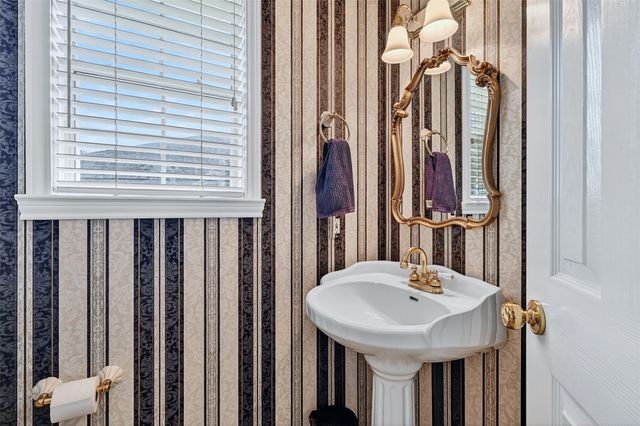 736 W Kiowa Drive, Lake Kiowa, TX 76240