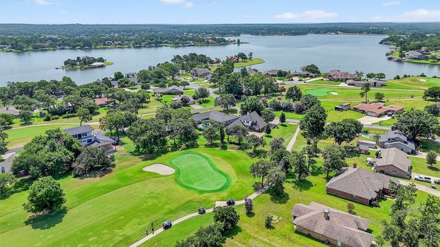 736 W Kiowa Drive, Lake Kiowa, TX 76240