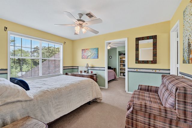 736 W Kiowa Drive, Lake Kiowa, TX 76240