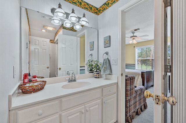 736 W Kiowa Drive, Lake Kiowa, TX 76240