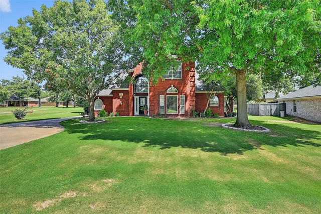 736 W Kiowa Drive, Lake Kiowa, TX 76240