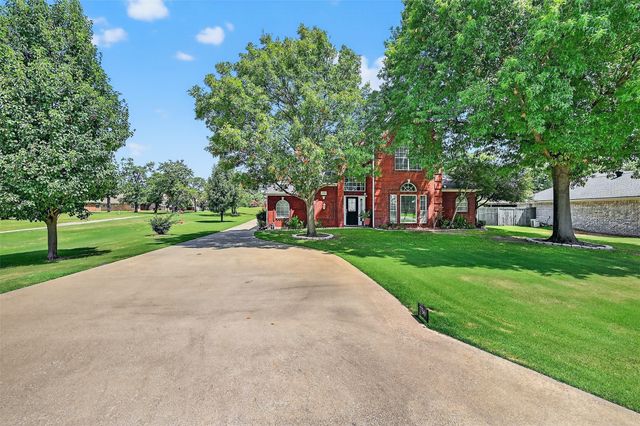736 W Kiowa Drive, Lake Kiowa, TX 76240