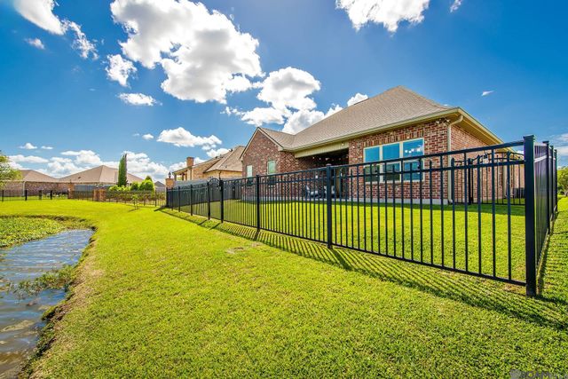 204 Abby Lake Drive, Thibodaux, LA 70301