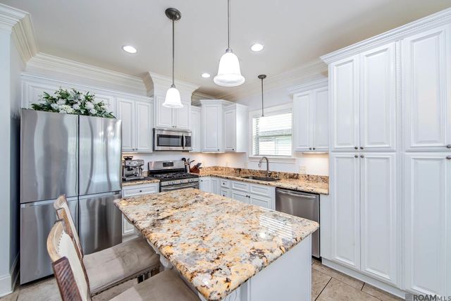 204 Abby Lake Drive, Thibodaux, LA 70301