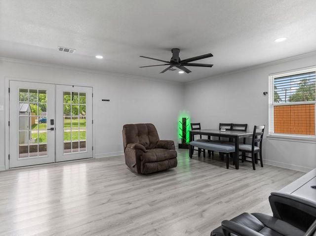 910 7th Street, Bay City, TX 77414