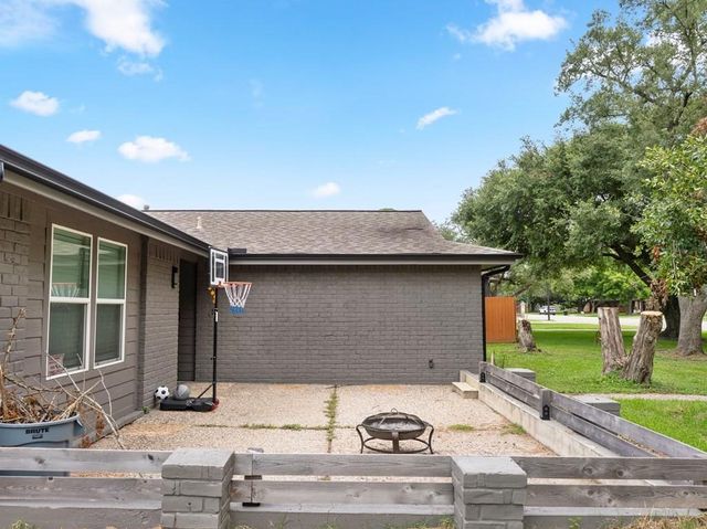 910 7th Street, Bay City, TX 77414
