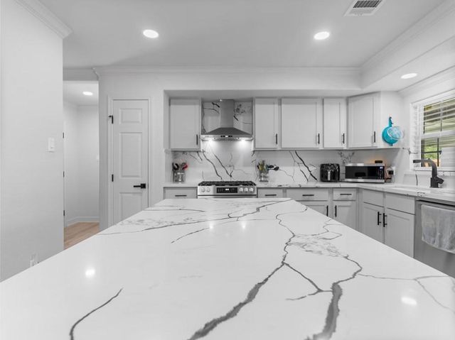 910 7th Street, Bay City, TX 77414