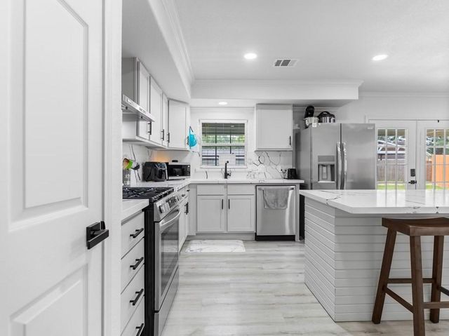 910 7th Street, Bay City, TX 77414