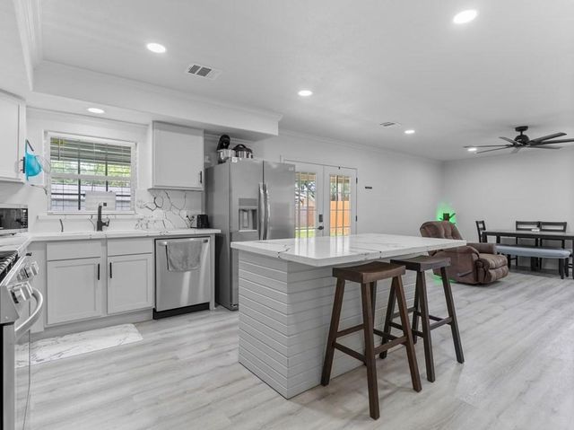 910 7th Street, Bay City, TX 77414