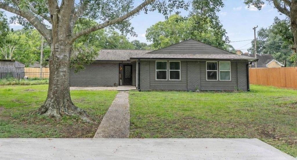 910 7th Street, Bay City, TX 77414
