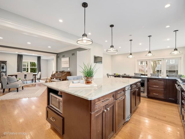 451 S SPRING Avenue, La Grange, IL 60525
