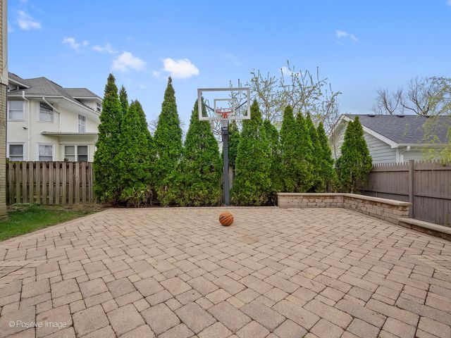 451 S SPRING Avenue, La Grange, IL 60525