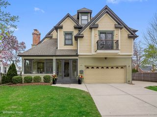 451 S SPRING Avenue, La Grange, IL 60525