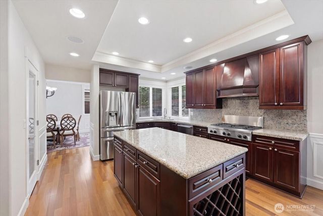 24121 NE 1st Place, Sammamish, WA 98074
