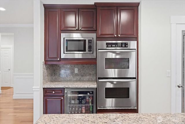24121 NE 1st Place, Sammamish, WA 98074