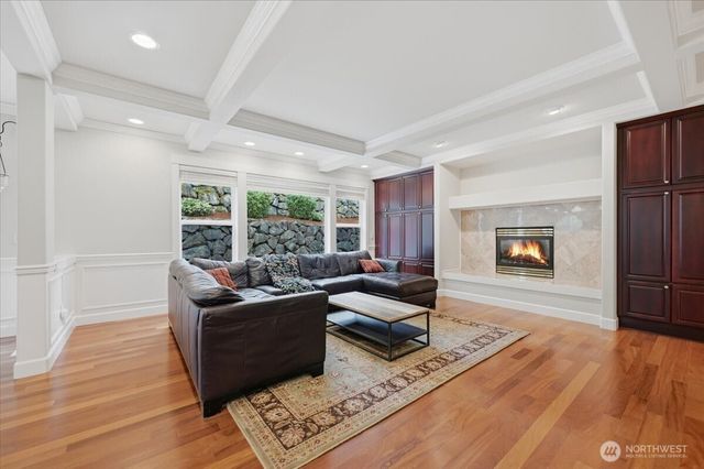 24121 NE 1st Place, Sammamish, WA 98074