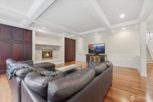 24121 NE 1st Place, Sammamish, WA 98074