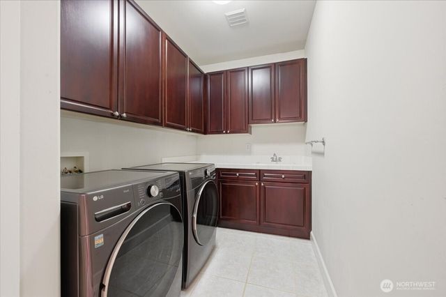 24121 NE 1st Place, Sammamish, WA 98074