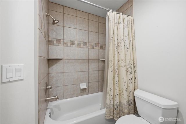 24121 NE 1st Place, Sammamish, WA 98074
