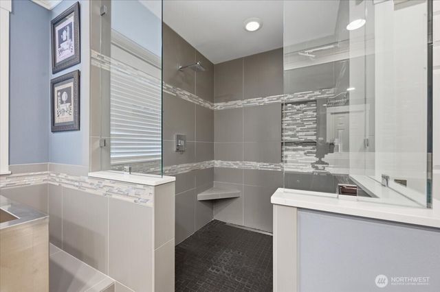24121 NE 1st Place, Sammamish, WA 98074