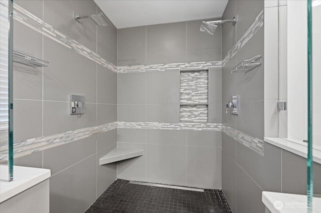 24121 NE 1st Place, Sammamish, WA 98074