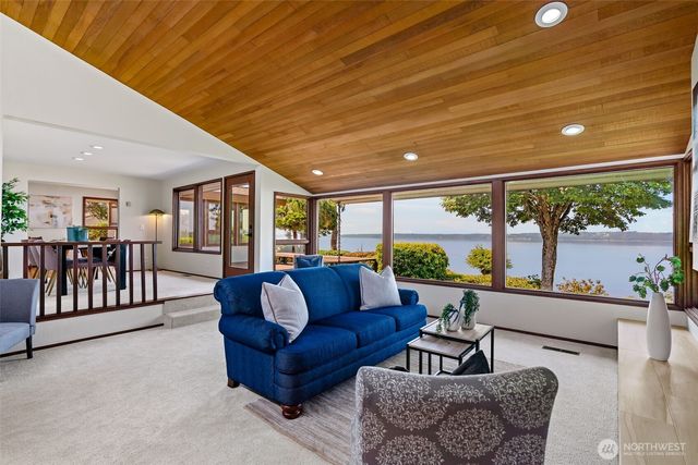 824 S Marine Hills Way, Federal Way, WA 98003