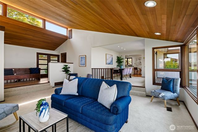 824 S Marine Hills Way, Federal Way, WA 98003