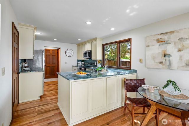 824 S Marine Hills Way, Federal Way, WA 98003