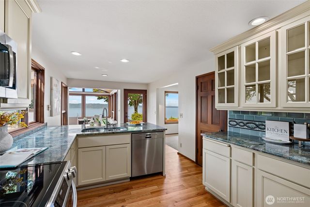 824 S Marine Hills Way, Federal Way, WA 98003
