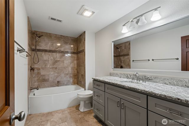 824 S Marine Hills Way, Federal Way, WA 98003