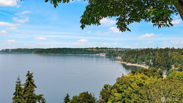 824 S Marine Hills Way, Federal Way, WA 98003