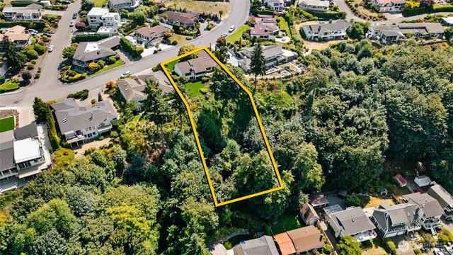 824 S Marine Hills Way, Federal Way, WA 98003
