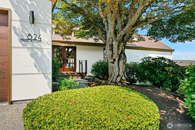 824 S Marine Hills Way, Federal Way, WA 98003