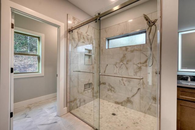 98 Brett Way, Hiawassee, GA 30546