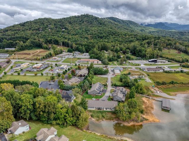 98 Brett Way, Hiawassee, GA 30546