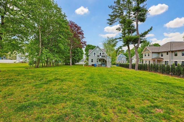 22 Sweetser St, Wakefield, MA 01880