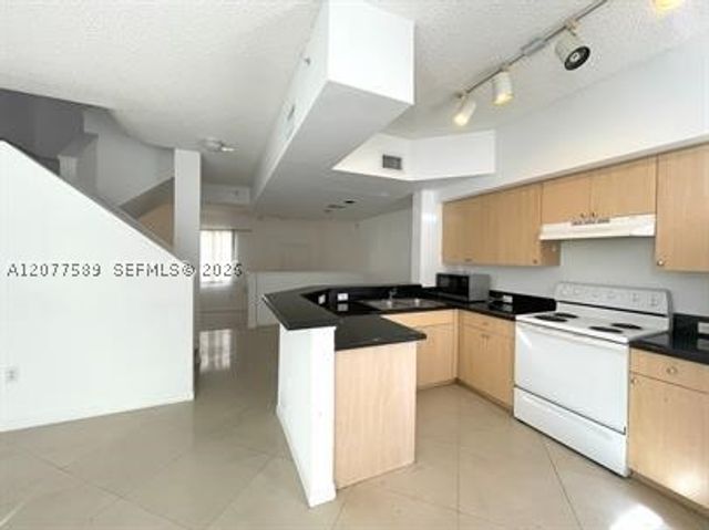 2831 NE 185th St 603, Aventura, FL 33180